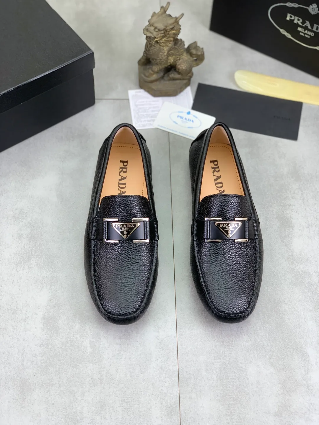 Men's Men's Shoes 💰P380💰【New Style】🆘 🔥🆕【PRADA】Prada Hong Kong high-quality pea shoes. Loaf style for lazy people. This fabric is made of 🇮🇹 imported top-grade Italian first-layer cowhide➕full first-layer pigskin lining. The lining is more high-end. The original non-slip and wear-resistant rubber outsole is the only choice for driving. Size: 38-45 4️⃣colors available
